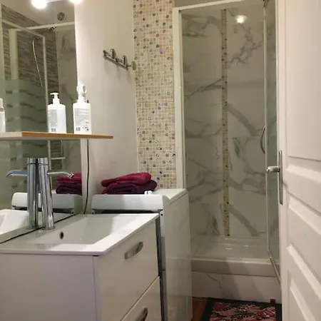 Apartment Flc-2 Rooms, 6p, Lift, Balconies, Quiet, Station 5 Mins