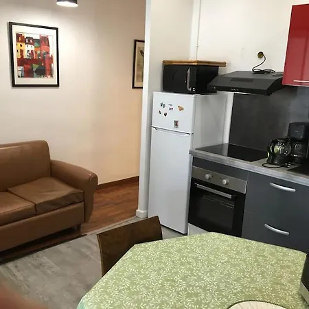 Flc-2 Rooms, 6p, Lift, Balconies, Quiet, Station 5 Mins Apartment Marseille
