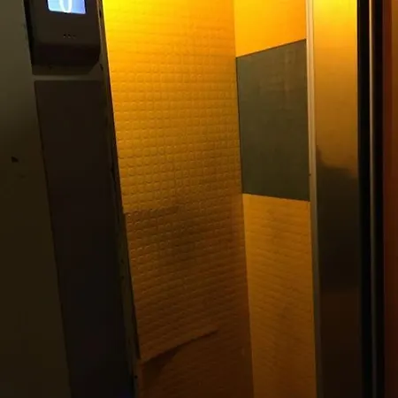 Apartment Flc-2 Rooms, 6p, Lift, Balconies, Quiet, Station 5 Mins Marseille