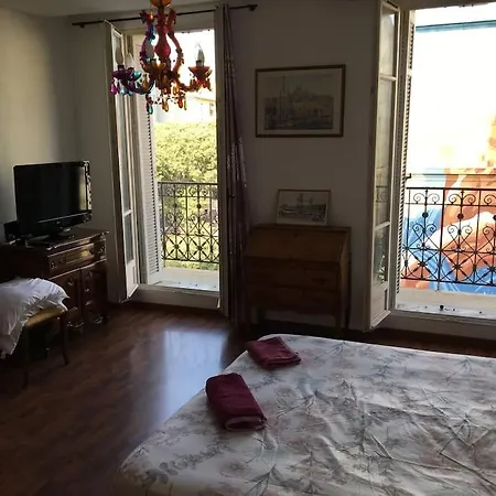 Apartment Flc-2 Rooms, 6p, Lift, Balconies, Quiet, Station 5 Mins Marseille